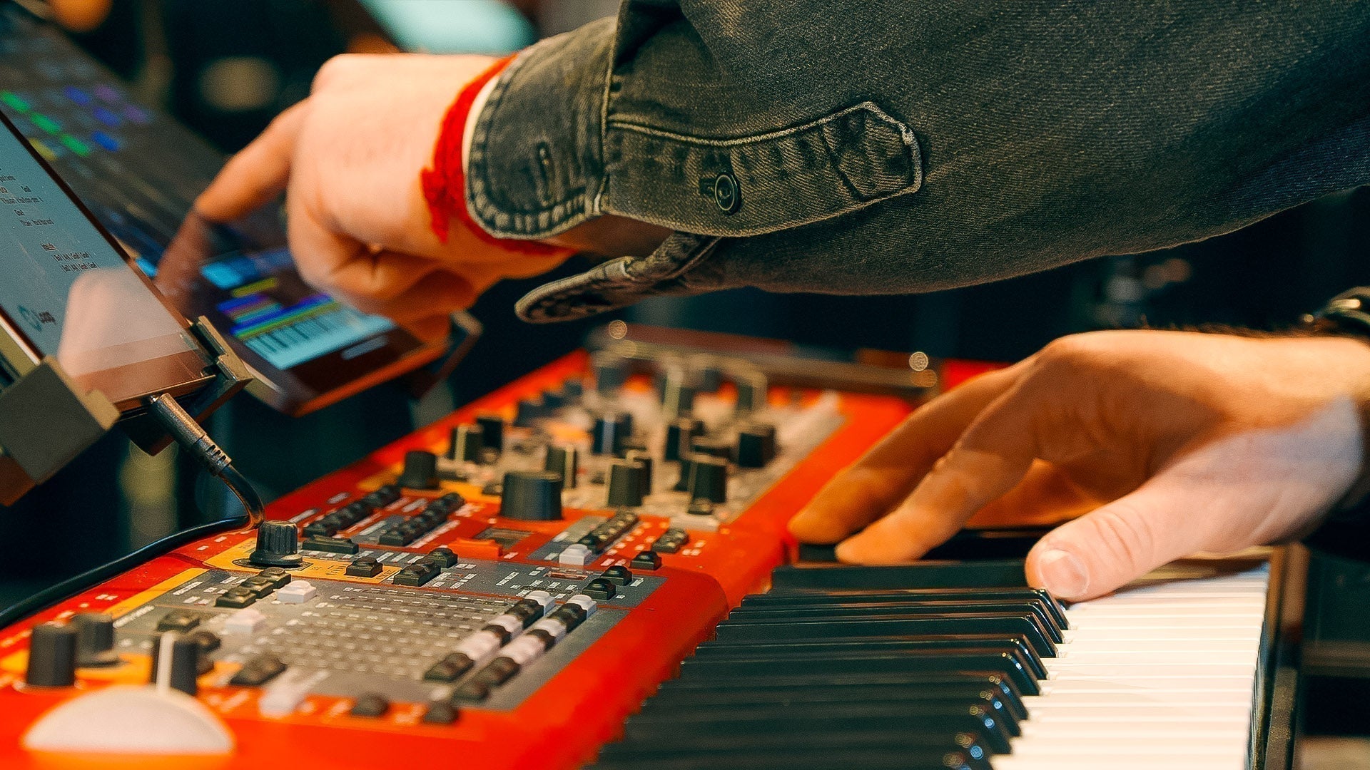 The Ultimate Christmas Worship Piano & Keys Sound Guide (2025 Edition)